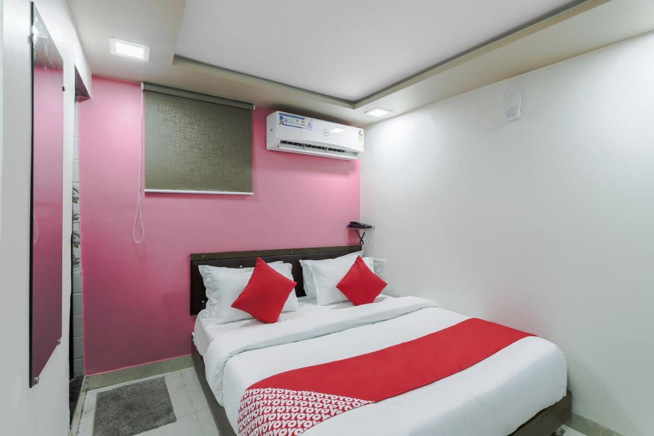 Oyo 47110 Hotel Royal Palace Naroda Exteriör bild