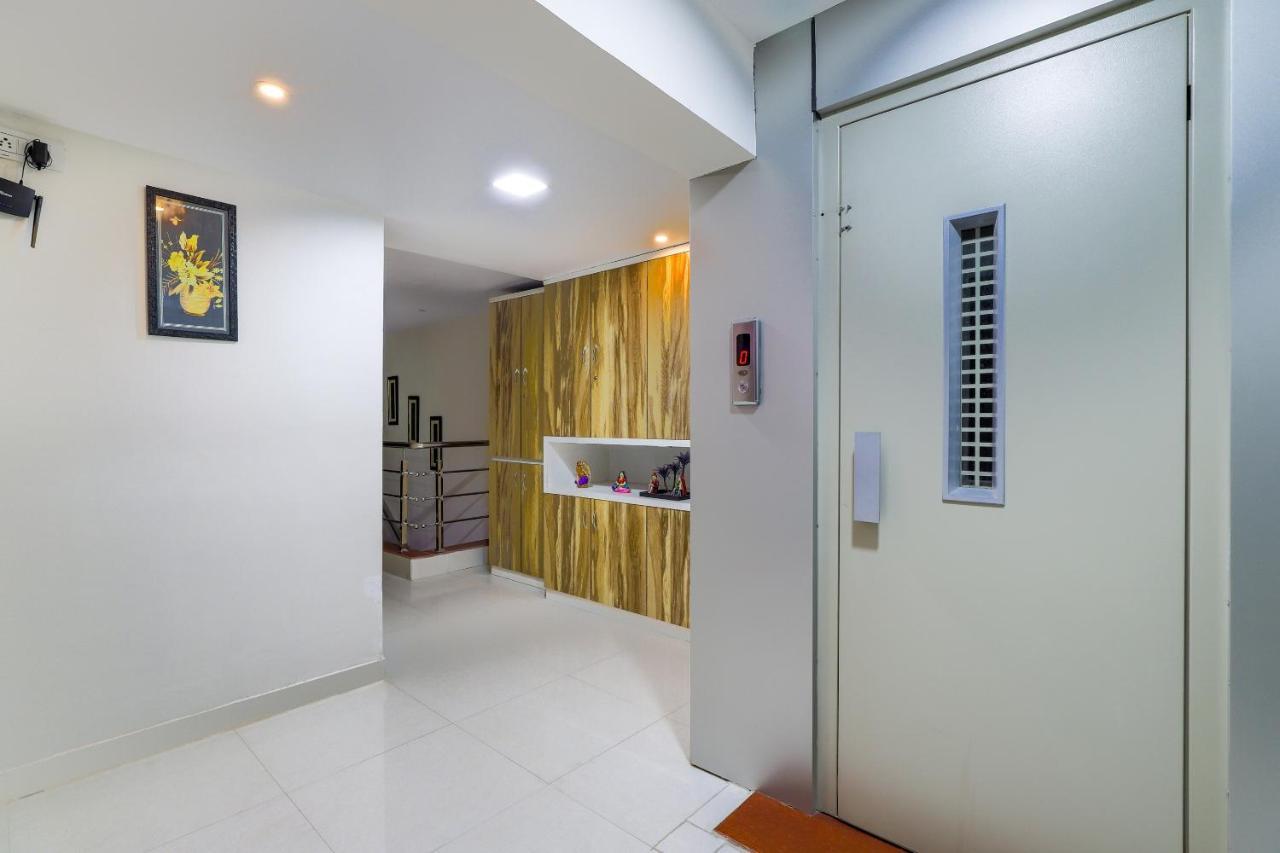 Oyo 47110 Hotel Royal Palace Naroda Exteriör bild