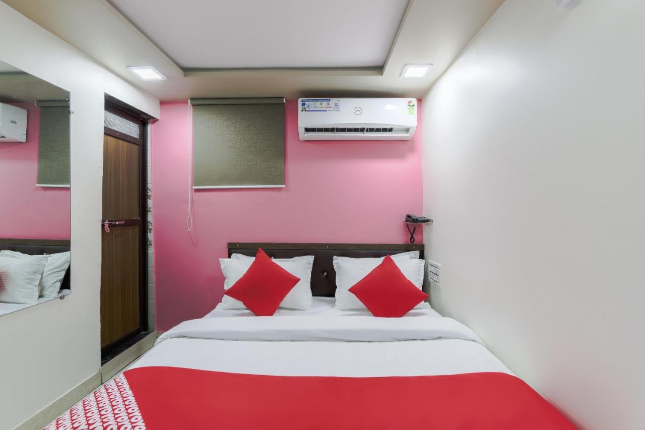 Oyo 47110 Hotel Royal Palace Naroda Exteriör bild