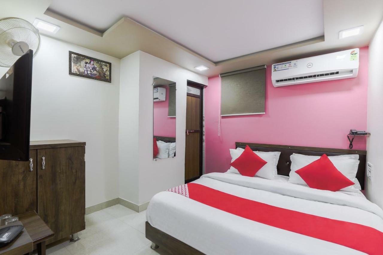 Oyo 47110 Hotel Royal Palace Naroda Exteriör bild