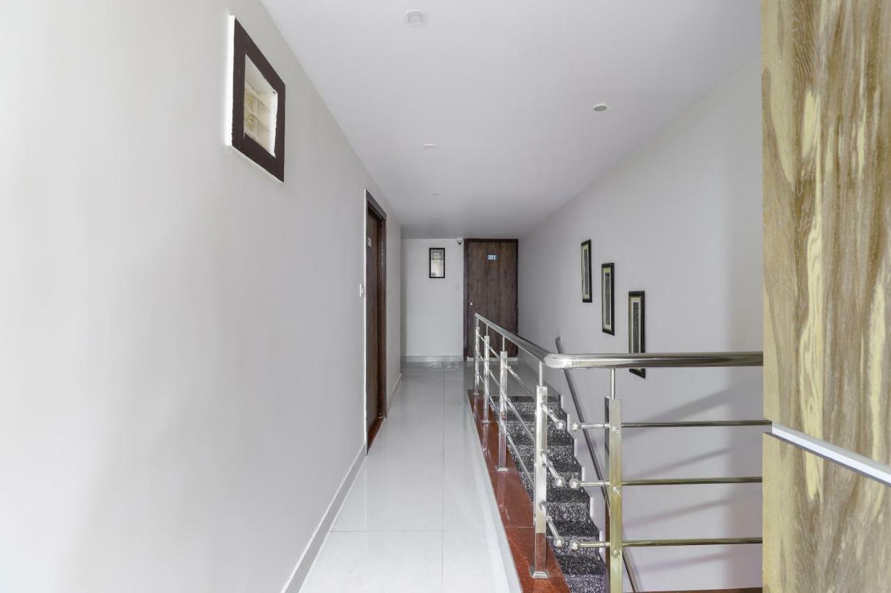 Oyo 47110 Hotel Royal Palace Naroda Exteriör bild